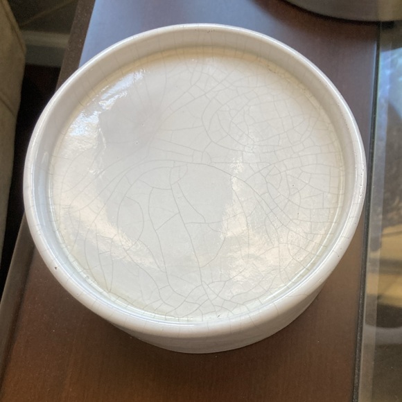 Excellent Condition- Pier 1 spiced pear candle with decorative cover & pedestal - Picture 7 of 13